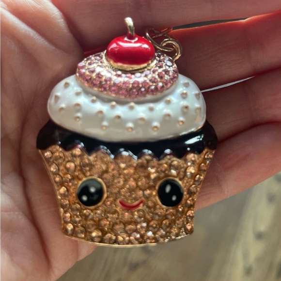 Cupcake Keychain - Picture 3 of 3